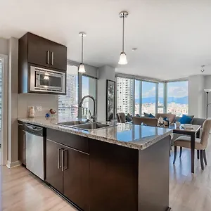 Apartment Stunning 2 Bedroom Condo With Downtown Views!!!, Vancouver
