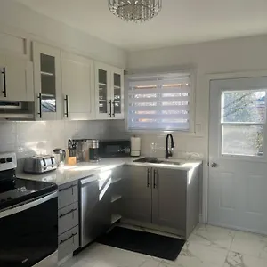 Fully Renovated With Free Parking Montreal