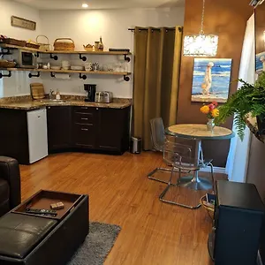 Oceanspray Hideaway North Saanich