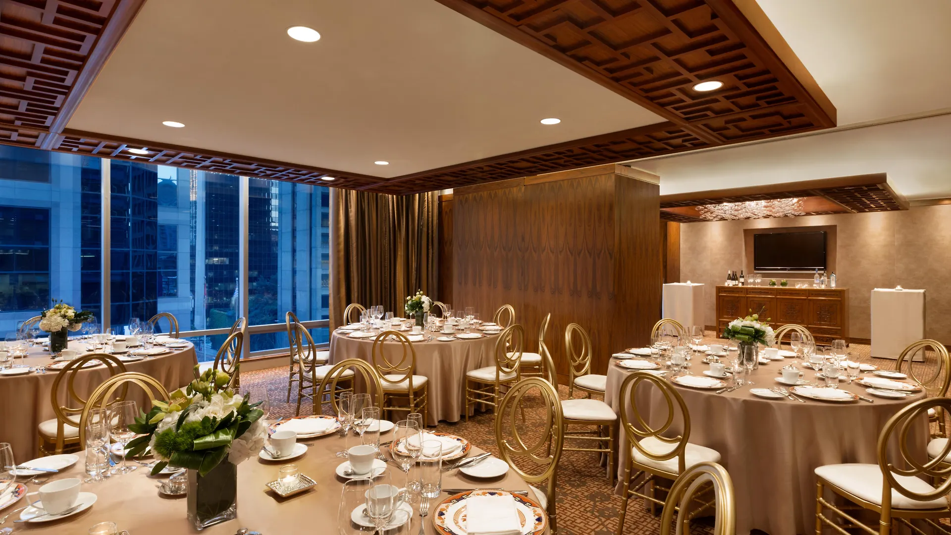 Shangri-La Vancouver 5*,