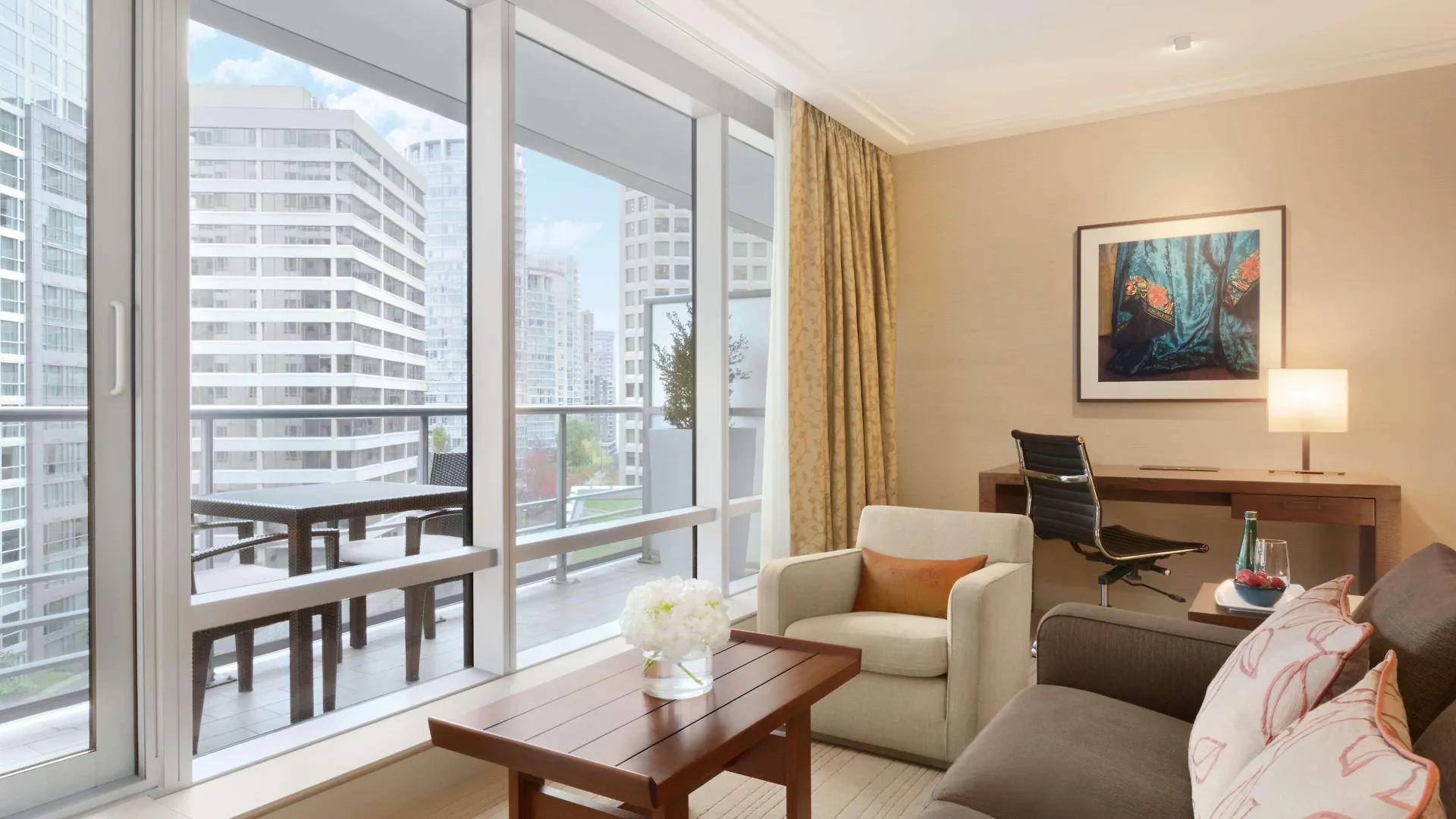 Shangri-La Vancouver 5*,