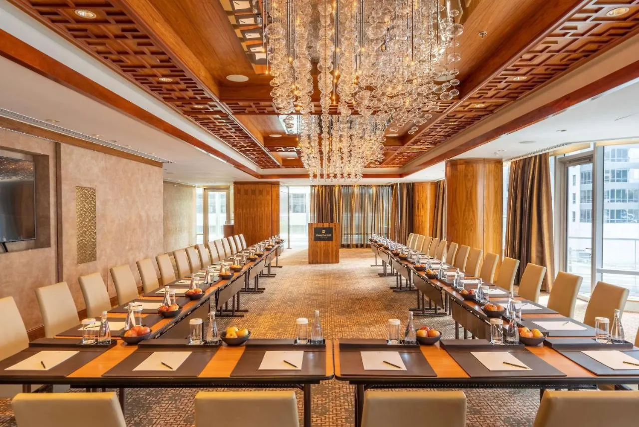 Shangri-La Vancouver 5*,  Canada