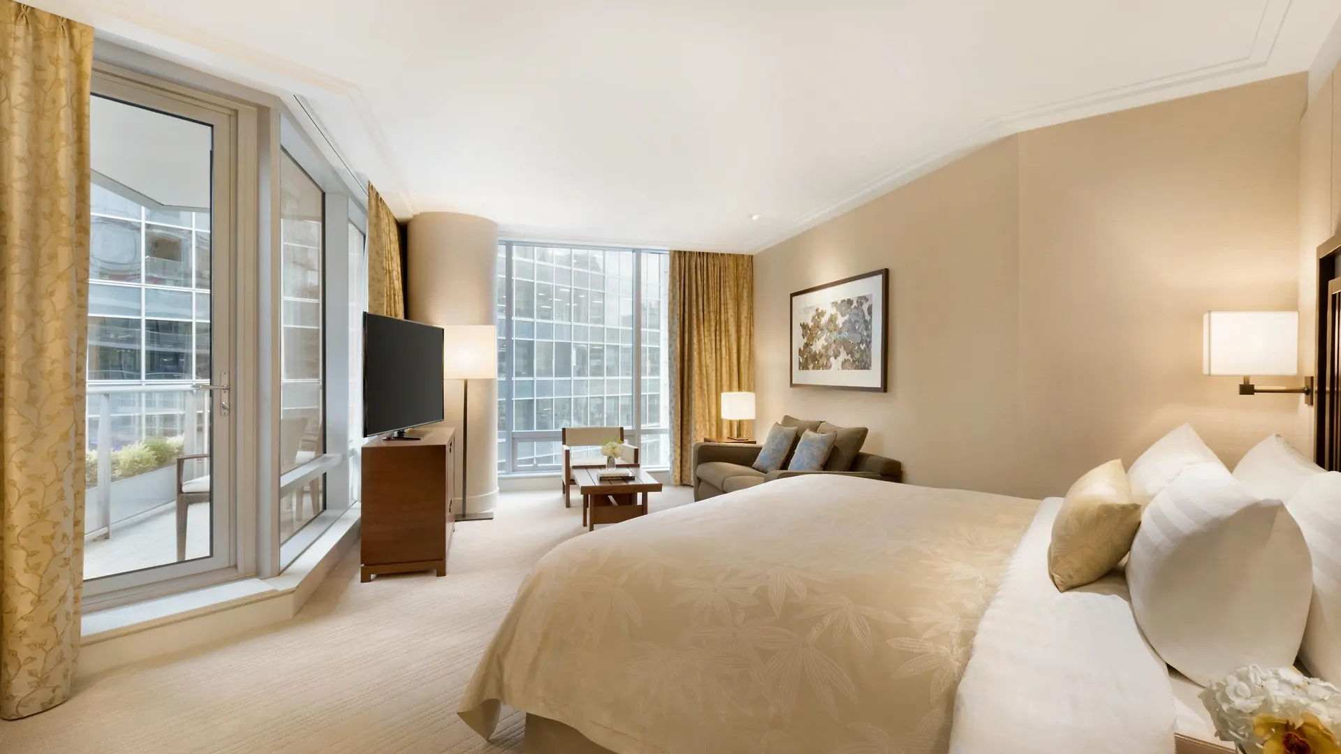 ***** Hotel Shangri-La Vancouver Canada
