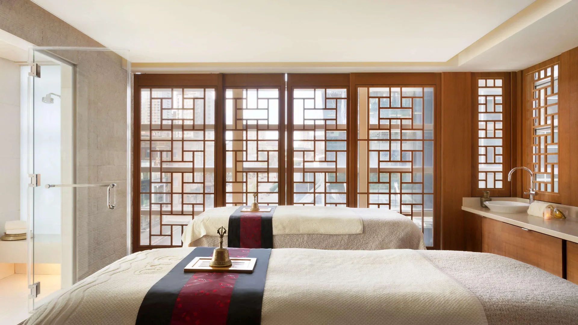 Shangri-La Vancouver 5*,