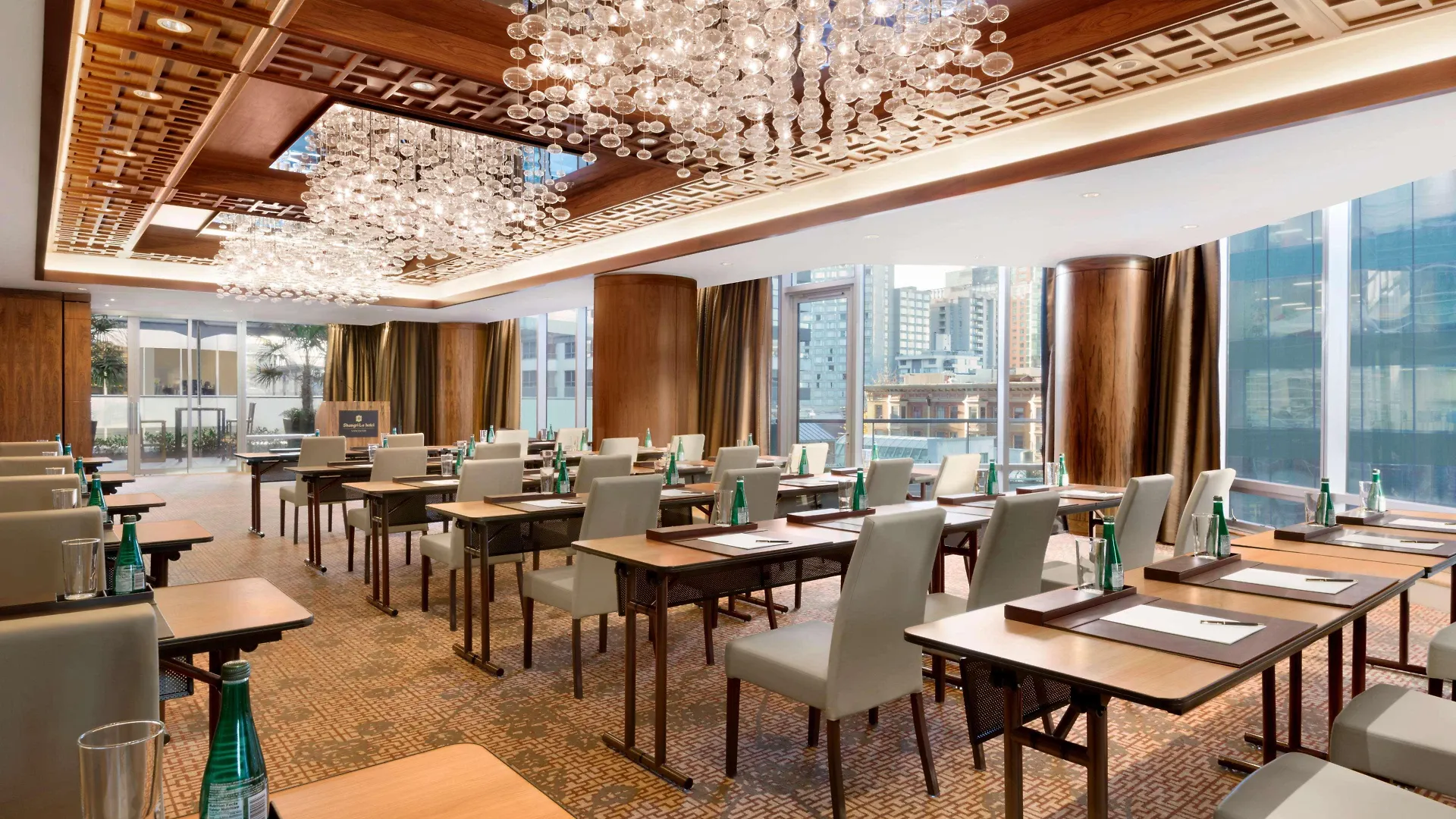 Shangri-La Vancouver 5*,