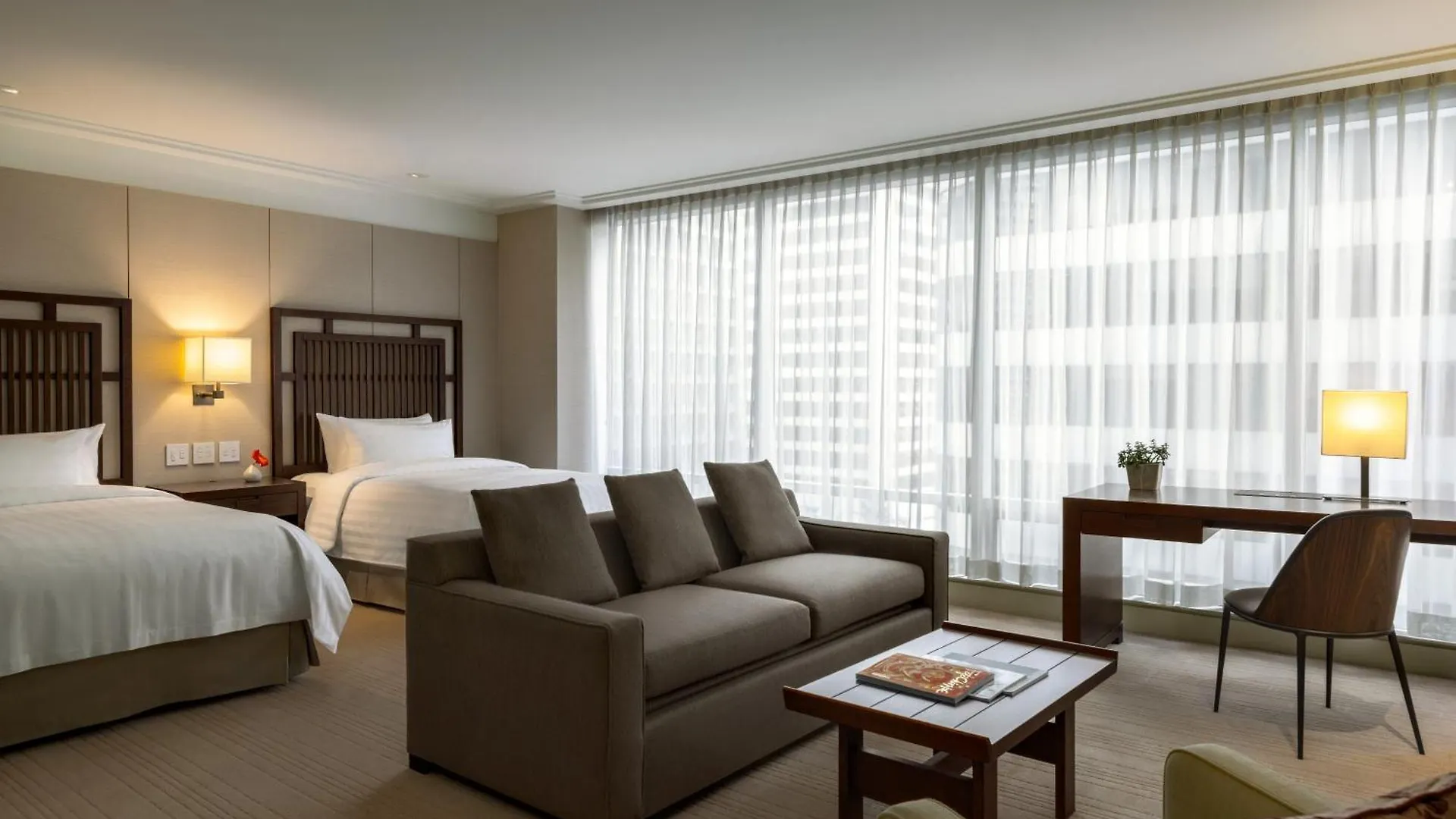 Shangri-La Vancouver 5*,
